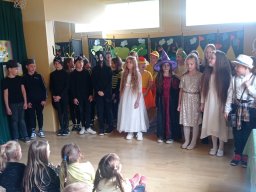 Dzielnicowy Konkurs Plastyczny &quot;Kapelusz Pani Wiosny&quot;